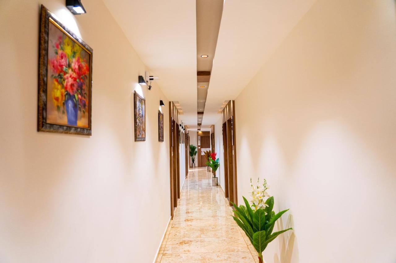 Hotel Lee Grand Ānand Zewnętrze zdjęcie
