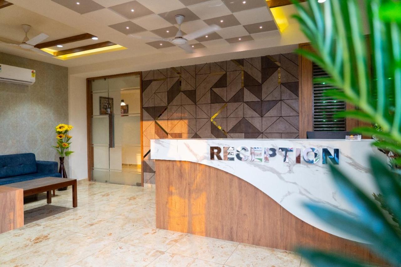 Hotel Lee Grand Ānand Zewnętrze zdjęcie