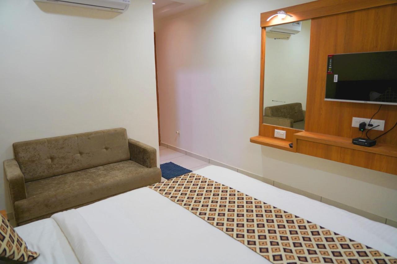 Hotel Lee Grand Ānand Zewnętrze zdjęcie