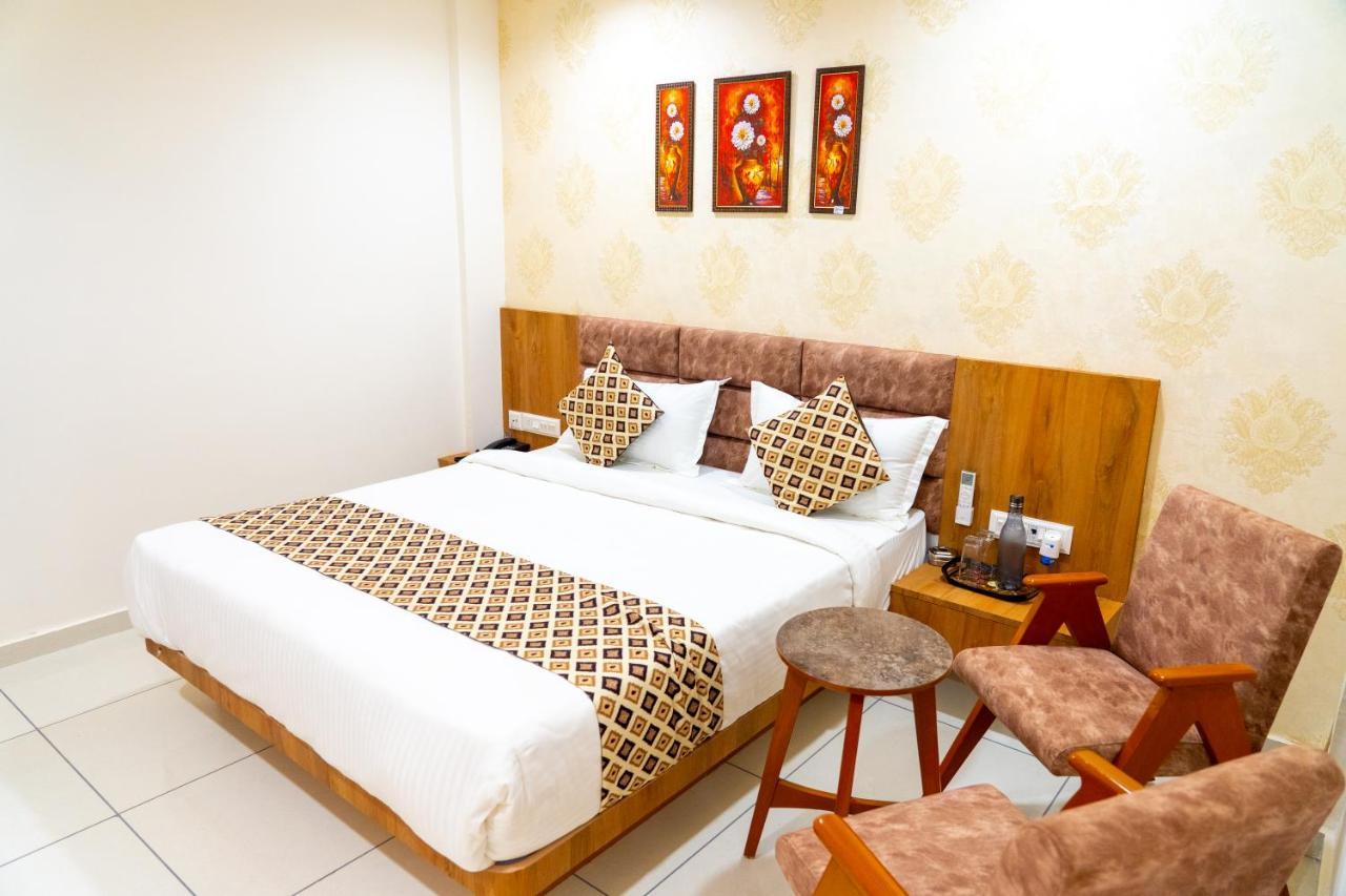 Hotel Lee Grand Ānand Zewnętrze zdjęcie