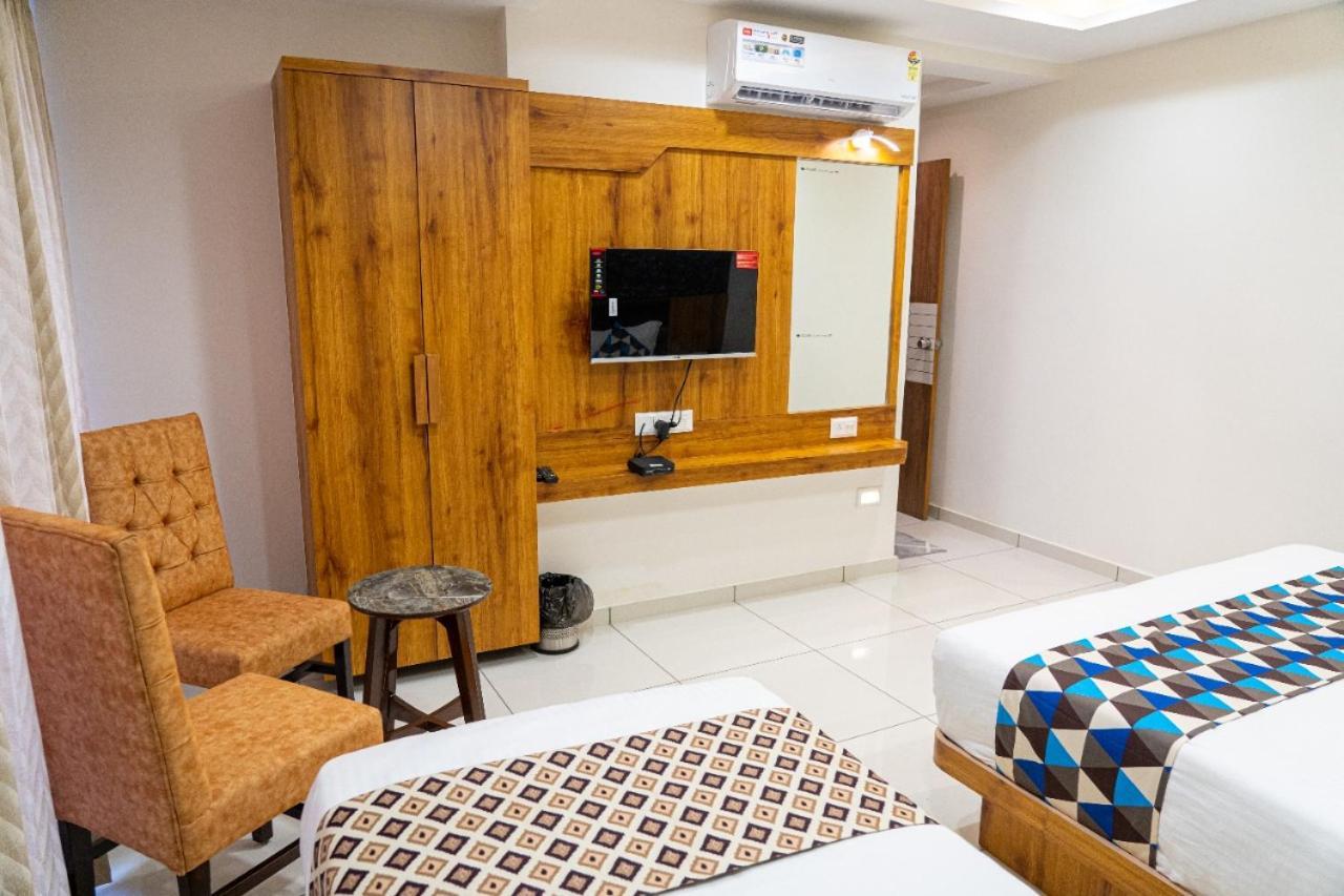 Hotel Lee Grand Ānand Zewnętrze zdjęcie