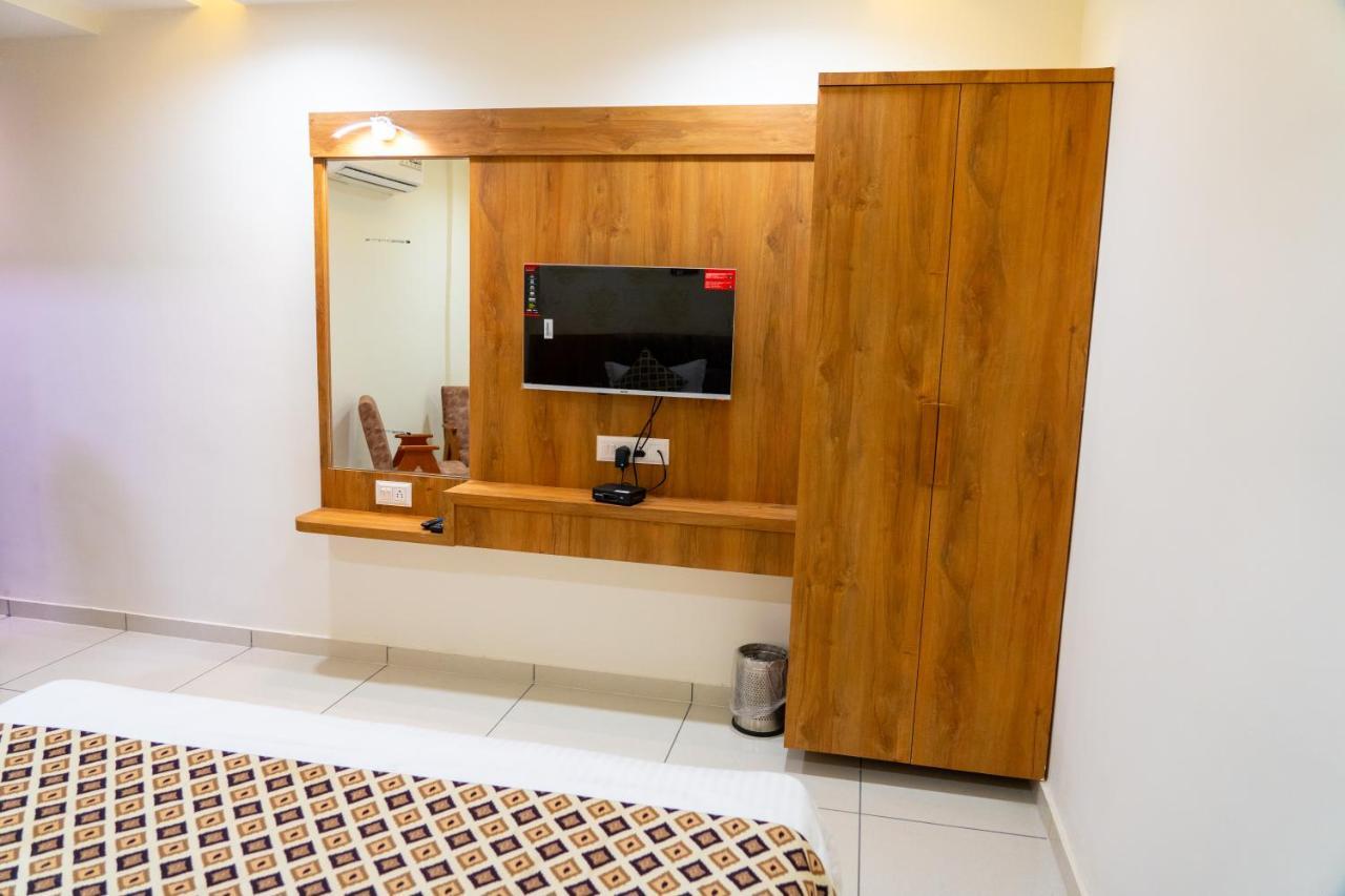 Hotel Lee Grand Ānand Zewnętrze zdjęcie