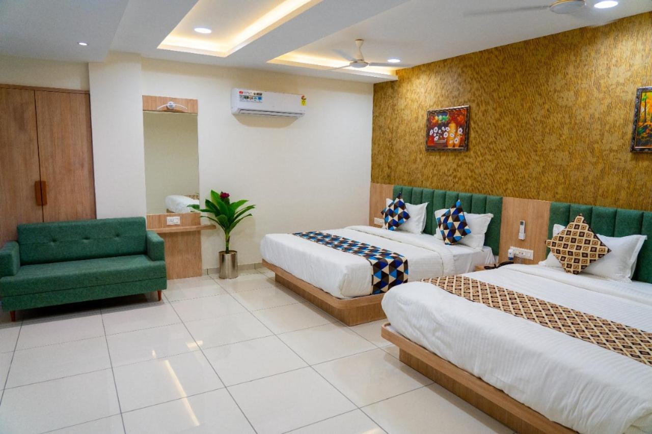 Hotel Lee Grand Ānand Zewnętrze zdjęcie