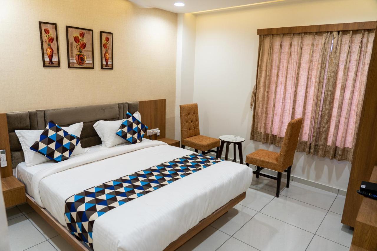 Hotel Lee Grand Ānand Zewnętrze zdjęcie